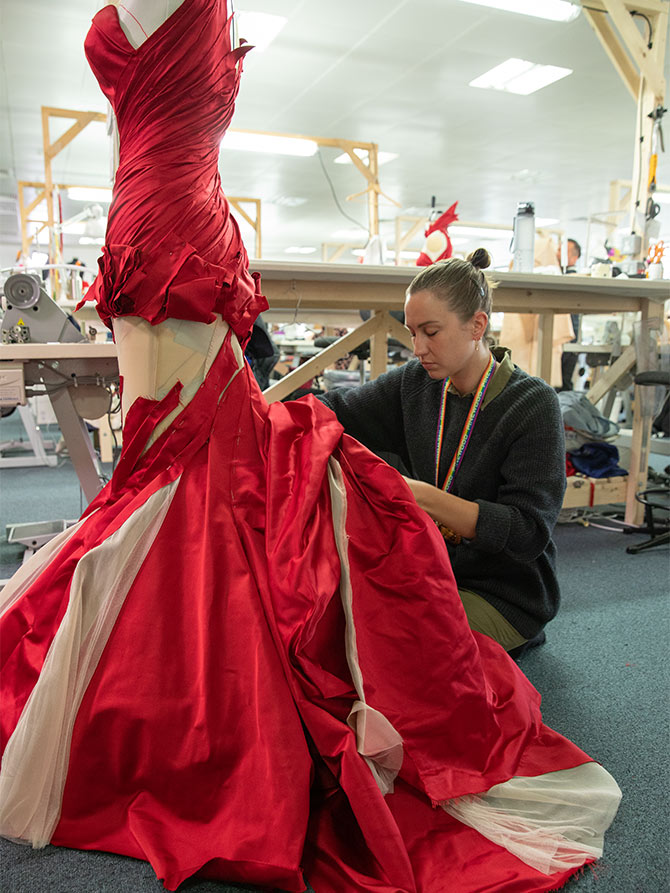 The story behind Cruella's massive costume design – Buro : Buro