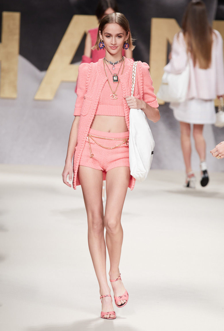 m ✨ on X: pink chanel runway looks  / X